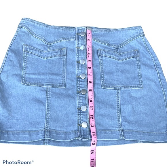Super soft Boohoo Denim button down jean skirt - Picture 5 of 9